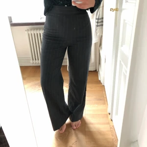 Byxor zara - Är ett par small men har töjt ut de så skulle nog snarare säga medium/large