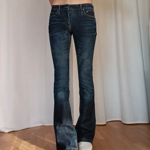 Lågmidjade bootcut jeans - Meddela för specifika mått
