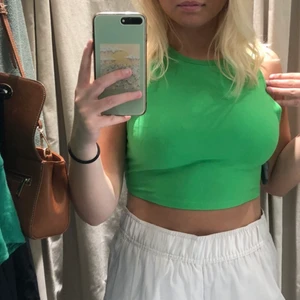 Linne - Grönt croppat linne från zara💚