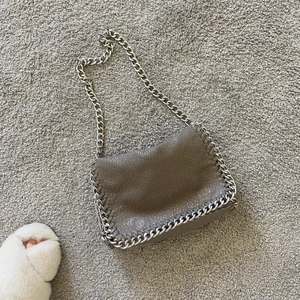 Tiamo väska - Tiamo väska som i helhet är väldigt fin men det finns små defekter💕