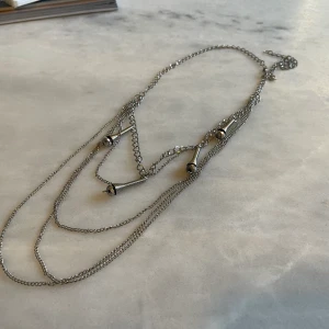 Halsband - Finns hämta i Alvik  Frakt 12kr 