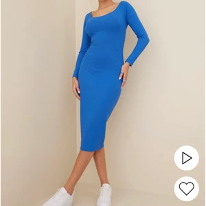 Nelly klänning  - Xs blå 250kr inte använd