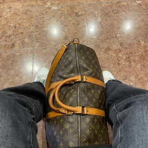 Louis Vuitton - 💖Intressekoll💖 på min supersnygga keepall 50 köpt i höstas på The vintage bar. Väskan var köpt för 7500 och är använd 2 gånger. Säljer då den tyvärr inte kommer till så mycket användning som jag tänkt mig. Väskan har några slitningar som jag gärna skickar bild på ifall man är intresserad😁😁💖kommer inte sälja den under 5000💖hör gärna av dig om du har frågor☺️