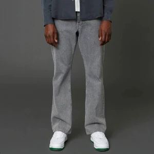 Rush denim strl 31! - Säljer mina hope rush denim jeans vid smidig affär. Finns ett hål i en utav framfickorna som är enkelt att sy ihop. Endast tvättad 2-3 gånger. Frakt på bekostnad av köparen.