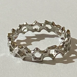 Ring - Silverring i form av stjärnor.