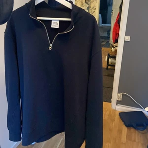 Zara Half zip - Half zip från zara mex34 eur:xxl passar L o xl, liten i storleken