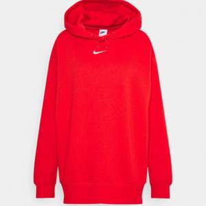 Jätte fin röd Nike hoodie som inte kommer till användning tyvärr 
