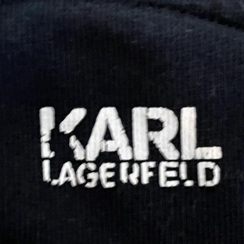 Karl Lagerfeld collagetröja Paris S. S/ M . Hoodies.