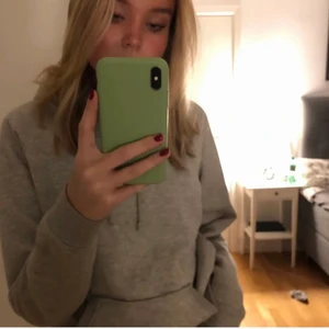 Grå bikbokhoodie - Säljer nu min bikbokhoodie i storlek Xs. Fint skick, säljer för 100kr+frakt