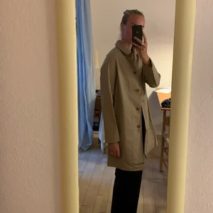 Uniqlo coat size S - Uniqlo coat, water resistant. As good as new