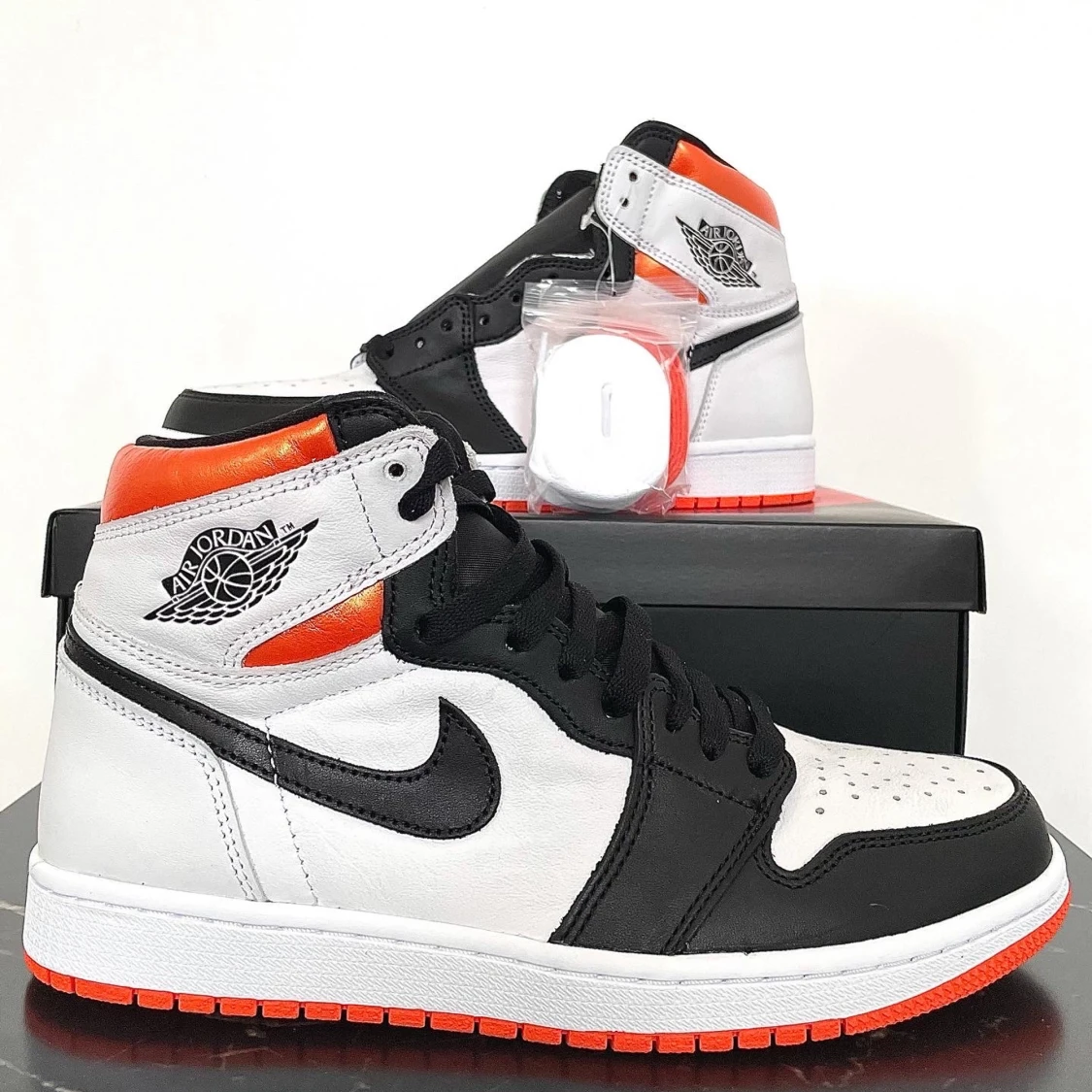 Air Jordan 1 Retro High ”Electro Orange”