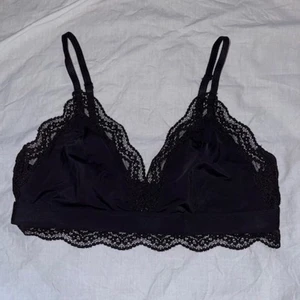 Svart spets bralette - Svart spets bralette utan inlägg❤️