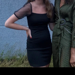 Svart festlig klänning - Svart klänning ifrån nakd, använd en gång 