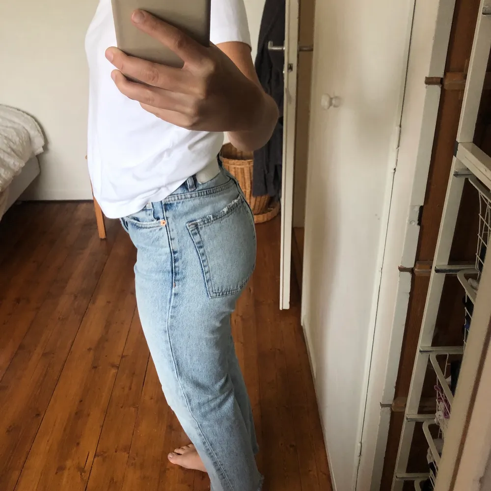 Zara jeans som är supersköna och sitter asbra!. Jeans & Byxor.