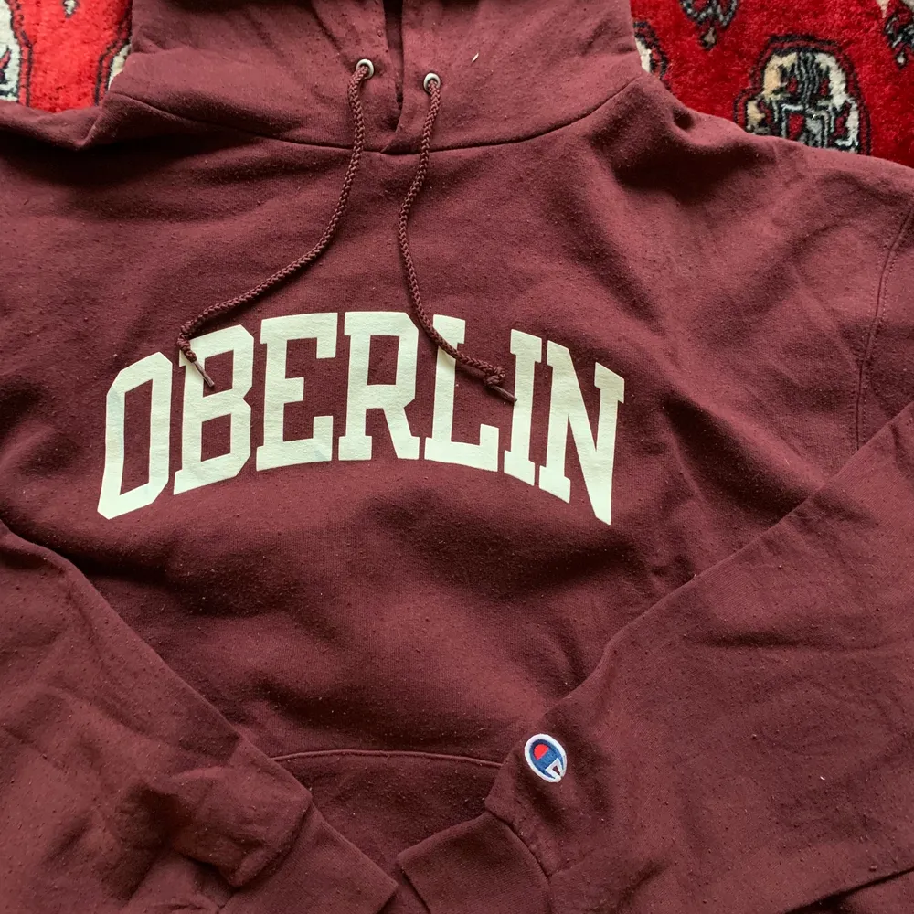 Snygg röd vintage hoodie från champion!. Hoodies.