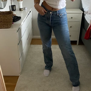 Midrise jeans  - Säljer dessa snygga och trendiga midrise jeans super lika de populära från zara!!!💘💘💘