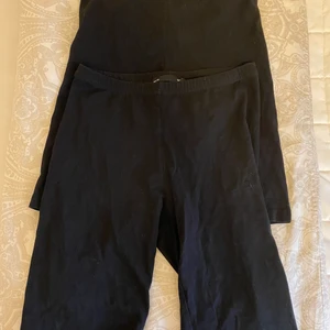 Cykel byxor - Super sköna cykel byxor svarta använda ungefär 2 gånger, säljer båda två tillsammans. Skriv om du är intresserad eller har några frågor.