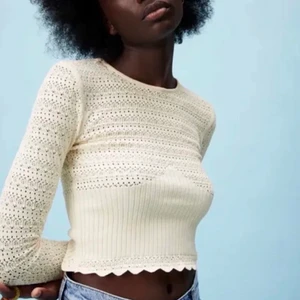 Zara - (Råkade radera förra annonsen!!) säljer min topp från zara pga den är för liten. Storlek S