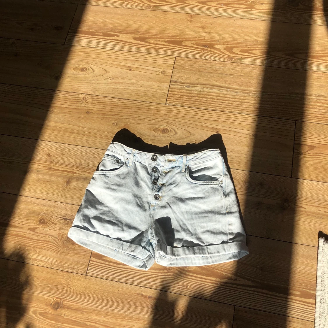 Ljusa jeans shorts