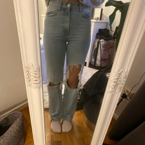 Jeans Mango - Jeans ifrån Mango i bra skick! Jag är 170cm lång! 