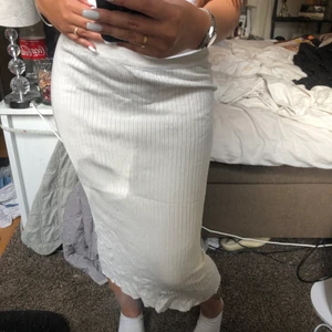 Stickad kjol  - Nyskick och jätte skönt material