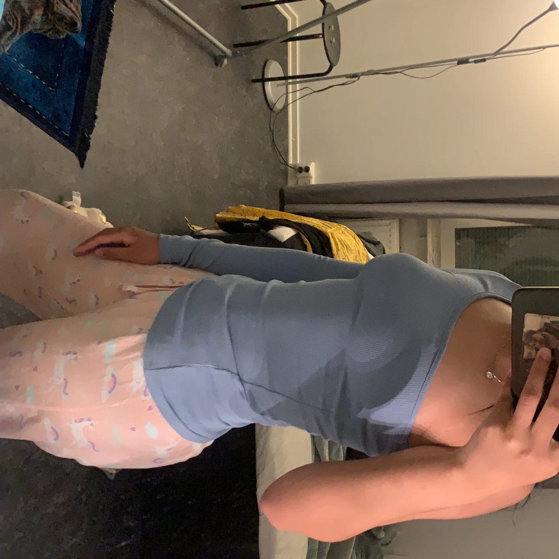 En axlad lång tröja, storlek S 