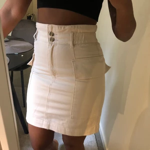 Kjol - Beige kjol från H&M✨ Storlek 36, Passar även till XS och S