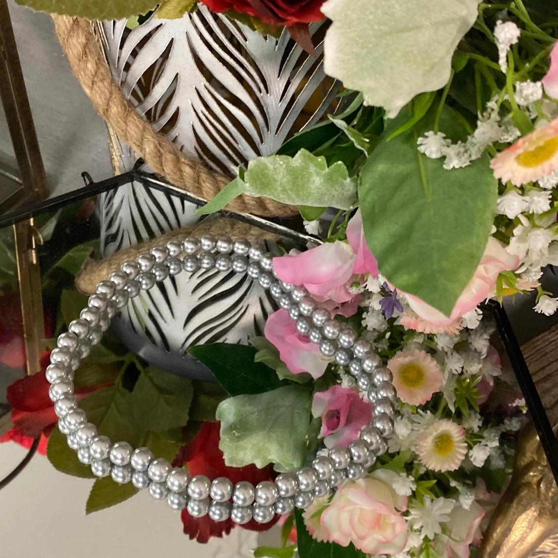 Grått pärlhalsband 