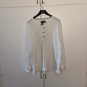 Långärmad vit tröja från L.O.G.G size M