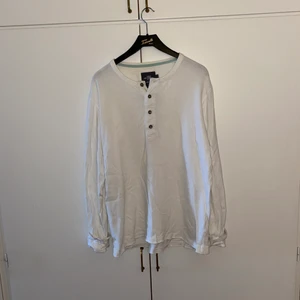 Långärmad L.O.G.G tröja - Långärmad vit tröja från L.O.G.G size M