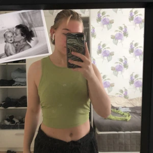 shein topp - denna topp är oanvänd från shein med öppen rygg 49kr är orginal priset och säljer för 30kr