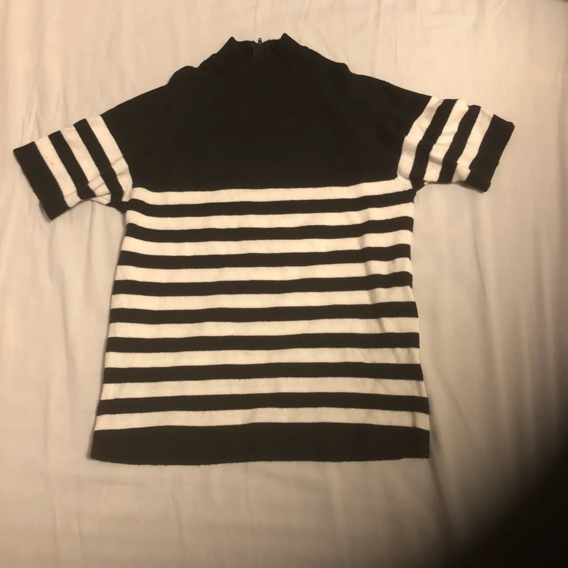 Randig stickad t-shirt