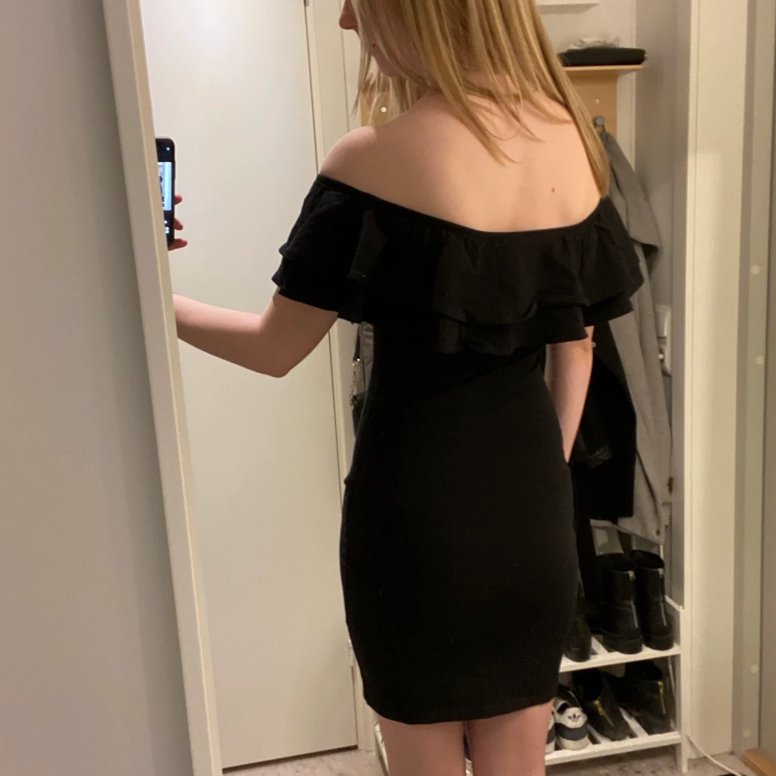 Off-shoulder klänning - 90