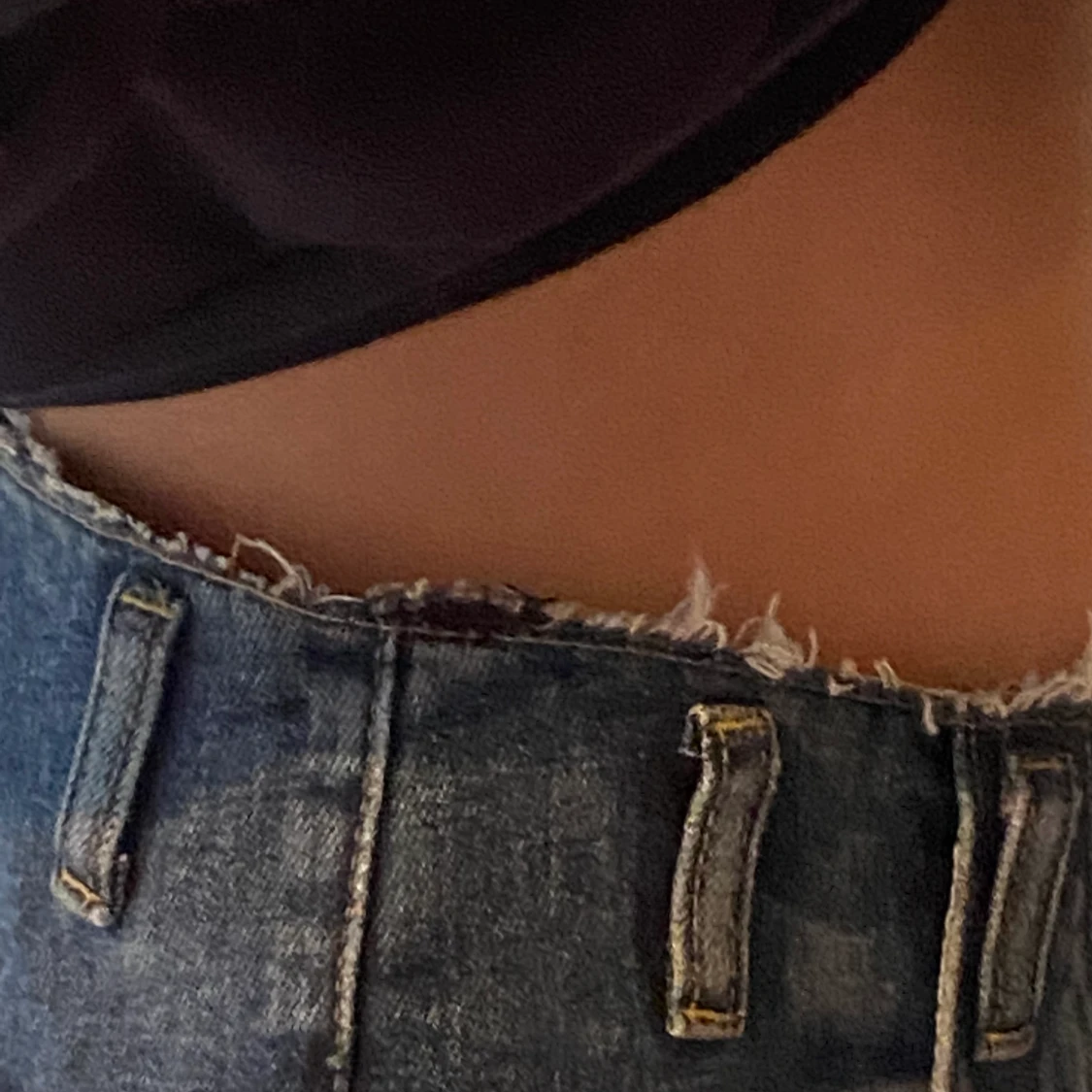 Mörkblåa jeans i strl XS - 91