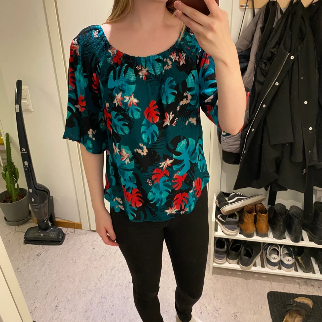 Palmmönstrad off shoulder - 90