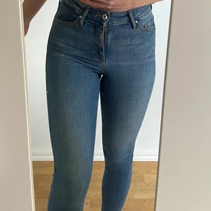 Jeans - Oanvända High Rise skinny jeans.