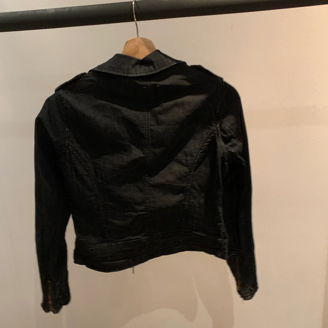 Svart jeansjacka - 90