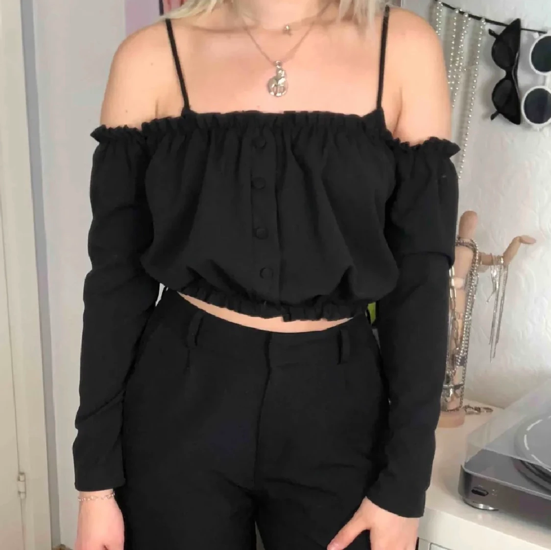 off the shoulder top med knappar