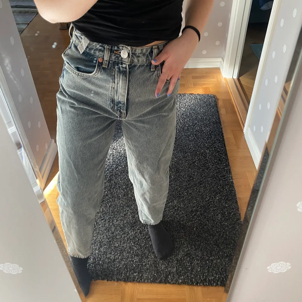 Ett par jeans från Zara, aldrig använda. Jeans & Byxor.