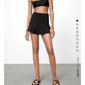 Zara kjol - Intressekoll på min jättefina kjol från zara som aldrig är använd då den ej passade bra på mig! Nypris 299kr och är slutsåld på hemsidan! Vid frågor eller fler bilder kom privat! Köpare står för frakt!