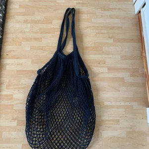 Nätväska - En jättesöt nätväska som är perfekt på sommaren att ha badkläder mm i. Skriv vid frågor eller något annat ❤️‍🔥