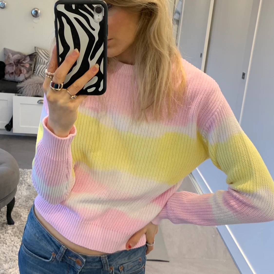 SÅ UNIK STICKAD💛🌸⚡️💅🌼 - 90