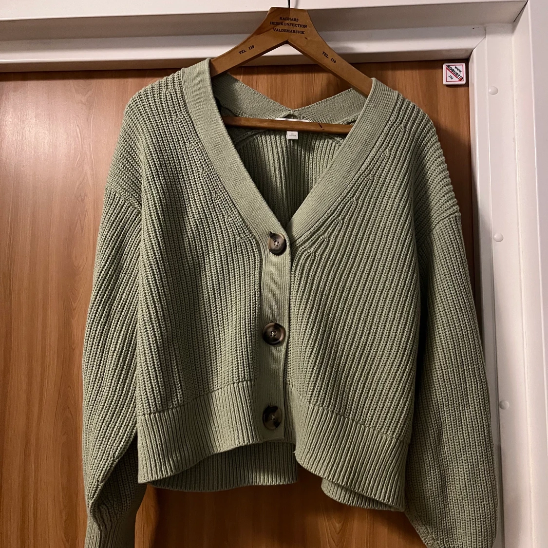 Stickad grön kofta  - 91