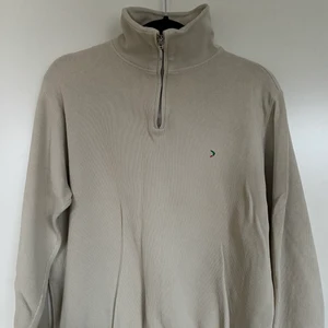 Ziphoodie - Snygg och användbar zip-tröja från Boomerang ! Mudd längst ner och sitter lite oversized. 