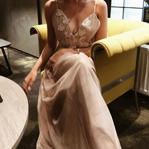 Klänning fjärilar  - Säljer min fina fina balklänning från bubbelroom med  fjärilar på. Tror det var en kollektion med Moa Mattsson💗 storlek S och är bara använd 1 gång 💗 Eftersom många varit intresserade blir det budgivning! Priset är inkl frakt ❤️