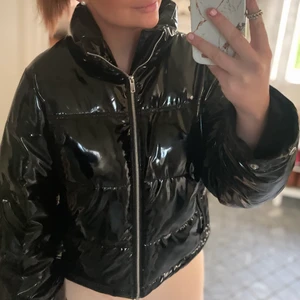 Jacka - Intressekoll på denna jacka. Något kortare i modellen, storlek M/S