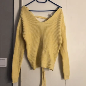 Fin tröja  - Lite öppet på ryggen