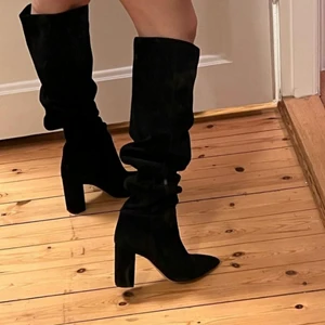 Stövlar Mocka - Stövlar i äkta mocka! Storlek 36, använda 1 gång! 400kr