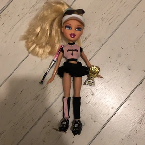 Sporty softball bratz - Nypris : 600kr säljer för 125kr exkl frakt