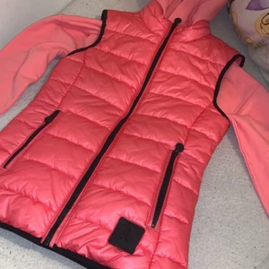 Mosse knuckels hoodie  - Hej säljer på grund av fel köp  färgen e rosa  storle s pris går å diskutera 